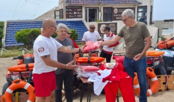 EL INTENDENTE ENTREG NUEVA INDUMENTARIA Y HERRAMIENTAS DE TRABAJO AL CUERPO DE GUARDAVIDAS